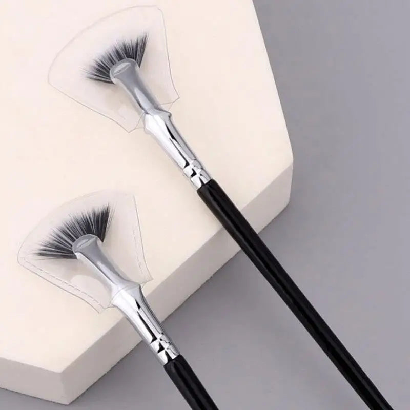 LashFam Mascara Fan Brush | Achieve Longer, Fuller Lashes with Ease!