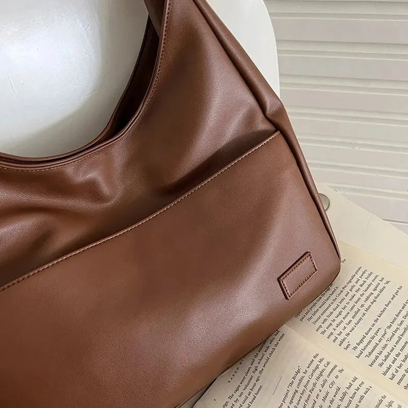 RetroChic | Stay Organized and Stylish with Our Functional Hobo Bag